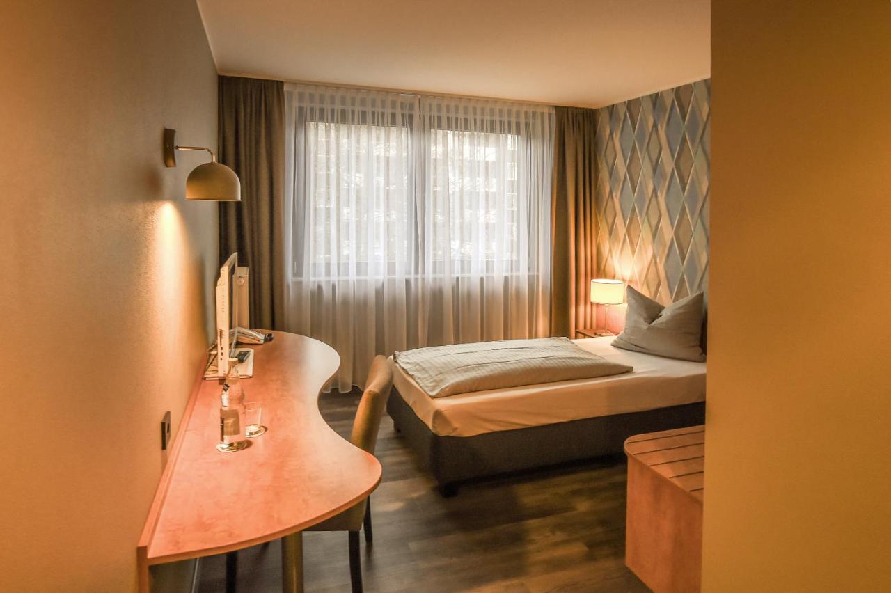 קסטרופ-ראוקסל Eurostar Hotel מראה חיצוני תמונה