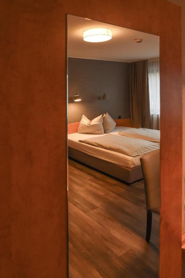 קסטרופ-ראוקסל Eurostar Hotel מראה חיצוני תמונה