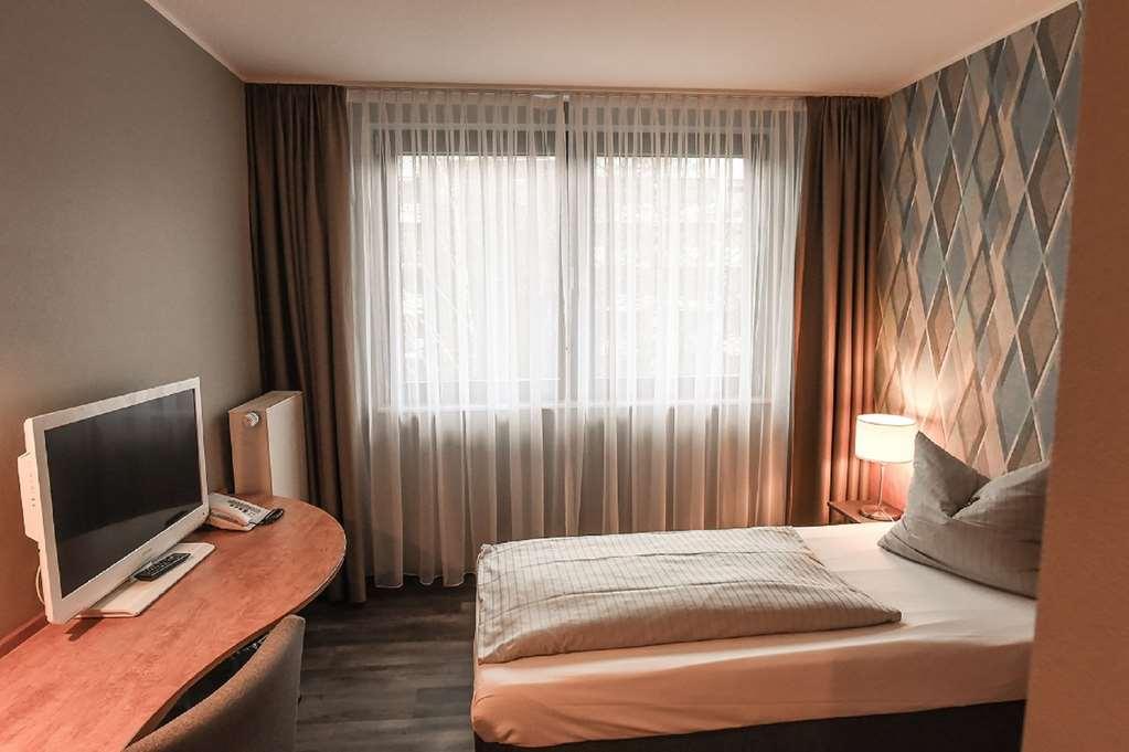 קסטרופ-ראוקסל Eurostar Hotel חדר תמונה